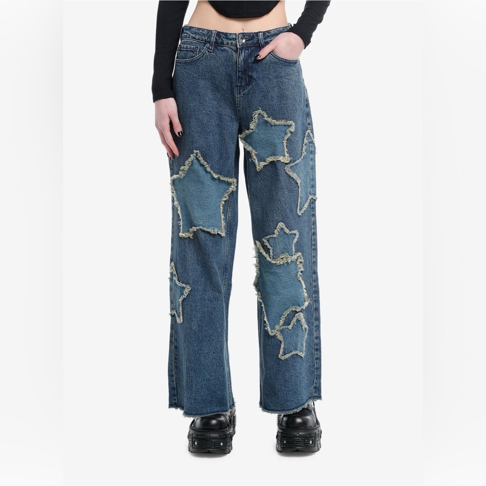Hot Topic Women’s Blue Jeans Star Patch Wide Leg Jeans distressed  Size 1